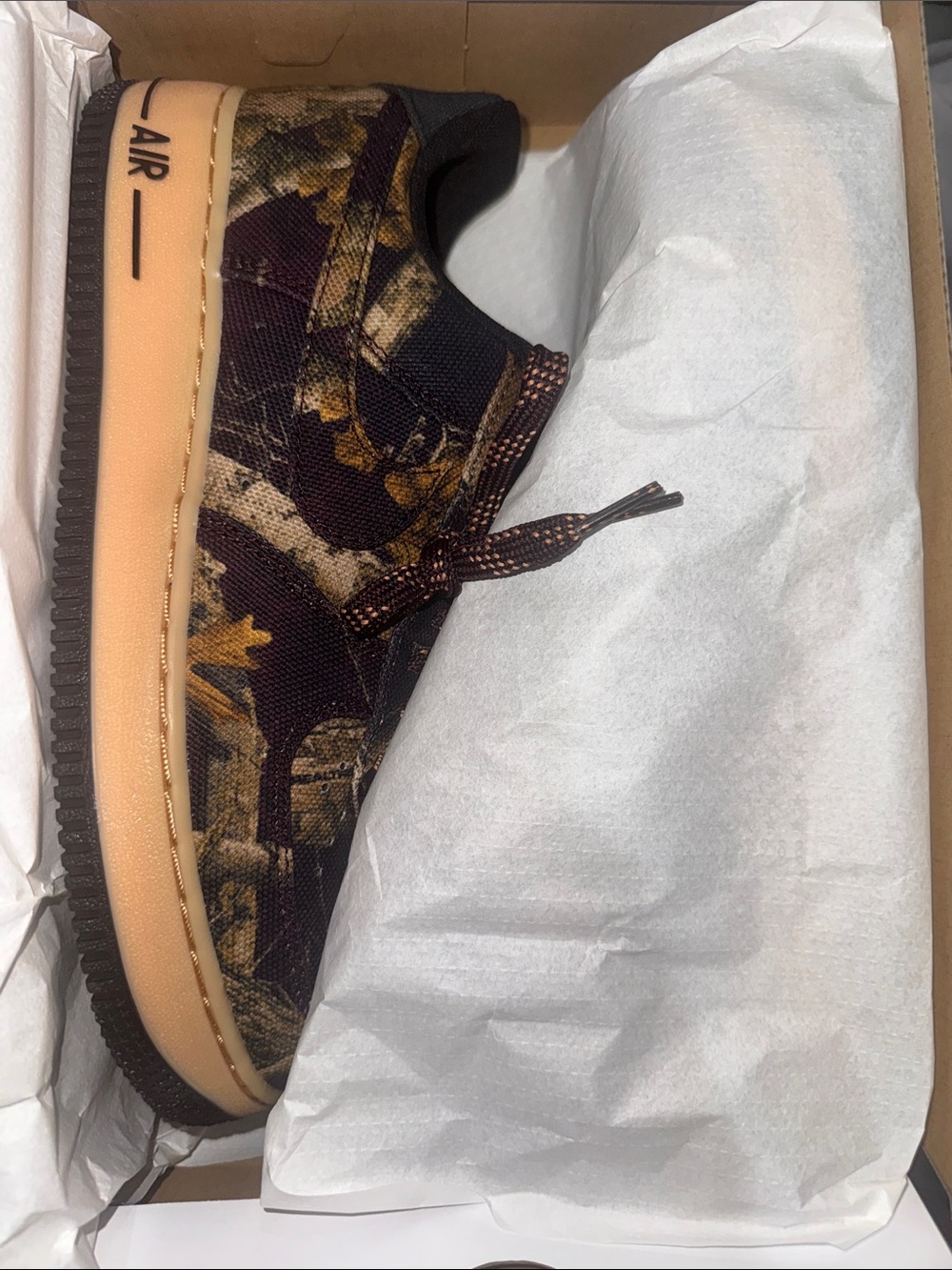 Nike Men's Low-Top Camo Pattern Sneakers in Black and Tan